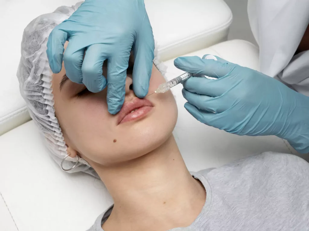 تزریق ژل به لب در حومه پرند